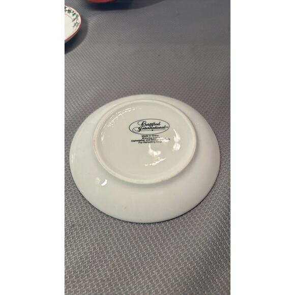 Set of 4 Certified International Ceramic Canapé Christmas plates 1 w/chip** - Picture 12 of 14